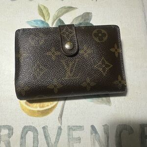 Vintage Louis Vuitton Monogram Kisslock Wallet! Good used condition.
